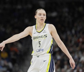 苏·伯德：飞翼表现挣扎但佩奇很出色，她基本锁定了最佳新秀